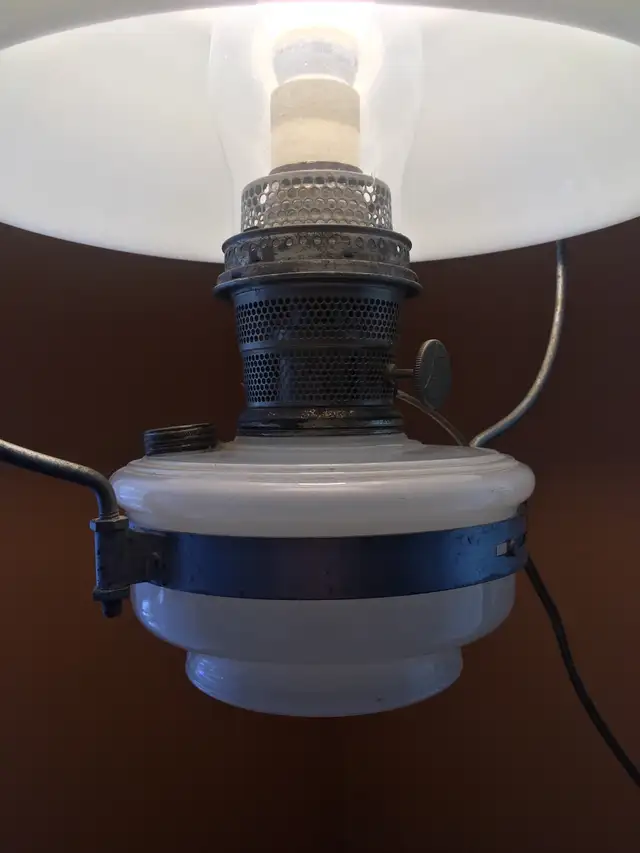 ALADDIN - ANTIQUE ELECTRIC HANGING WHITE MOONSTONE LAMP in Indoor Lighting & Fans in Belleville - Image 11