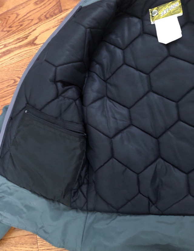 VINTAGE SKI-DOO jacket women’s size 10 in Women's - Tops & Outerwear in Hamilton - Image 3
