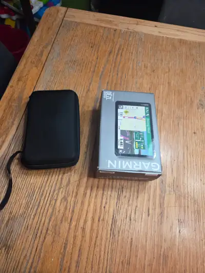 GPS UTILISER 5 MOIS VIENS AVEC SUPPORT ET POCHETTE DE TRANSPORT