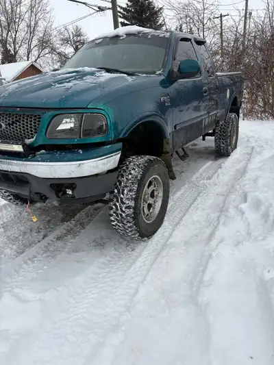 1999 Ford F-150 5.4 Lifted 4x4 pickup truck, Engine was replaced 4x4 works Runs and drives good Stra...
