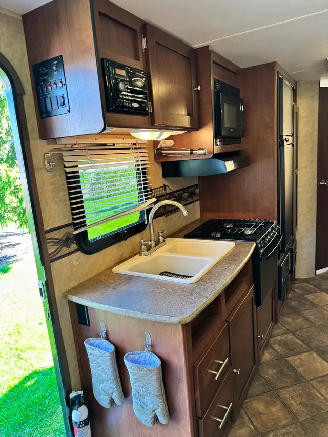 KODIAC  Express 2013. Immaculate in Travel Trailers & Campers in Hamilton - Image 9