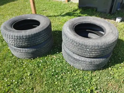 Pneus d'été good years wrangler P265 70R17. Étaient sur jeep wrangler 2011. En bonne condition. Ne m...