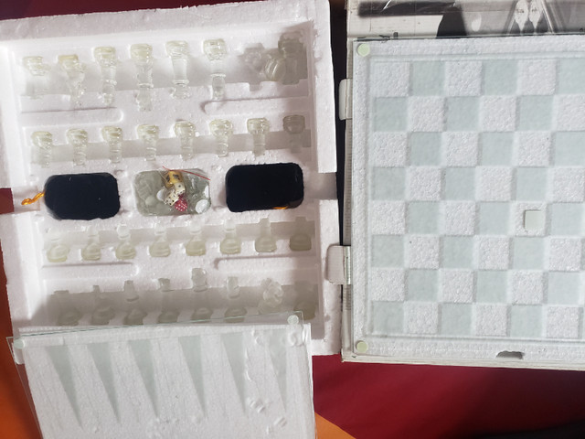 Cristal 3 in 1 Game Chess Checkers BackgammonSet dans Jouets et jeux  à Ouest de l’Île - Image 3