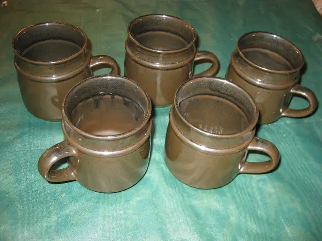 MUGS - TASSES DE COLLECTION - BELL - NT  et EN PORCELAINE in Arts & Collectibles in Laval / North Shore - Image 10