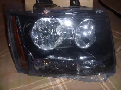 replacement headlight for right front for 07-13 Avalanche/Suburban 2500, 07-14 Tahoe. New and comes...