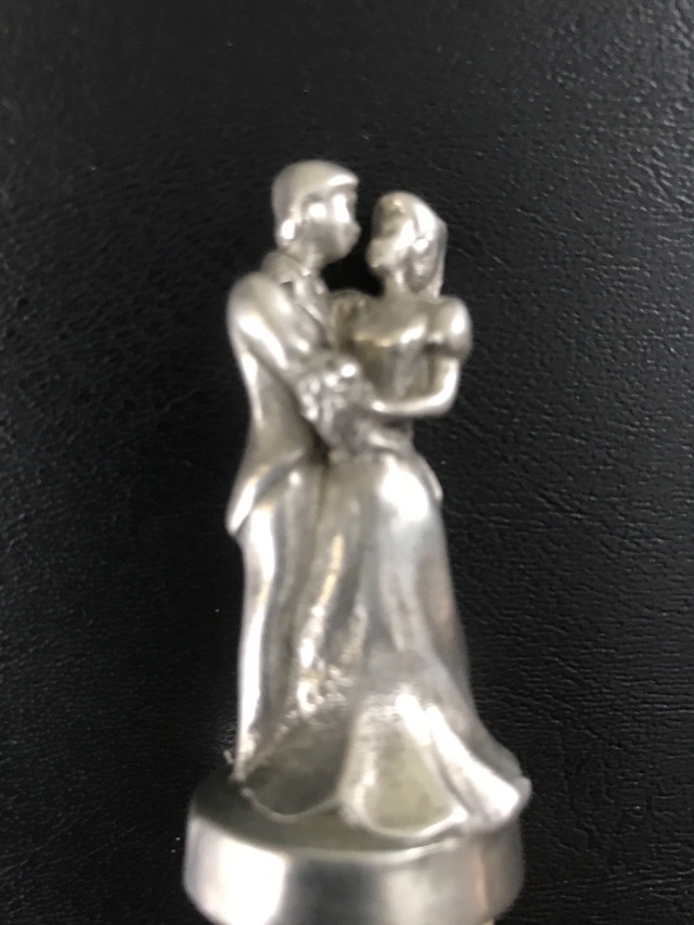 NS “Seagull Pewter” Bride & Groom/Wedding Wine Bottle Stopper in Arts & Collectibles in Bedford - Image 2