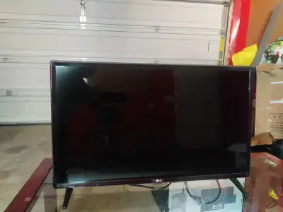 LG Smart TV 32 inch - Moving Sale in Tamarack, View more