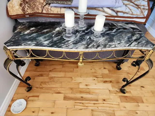 table console  in Other Tables in Bedford - Image 2
