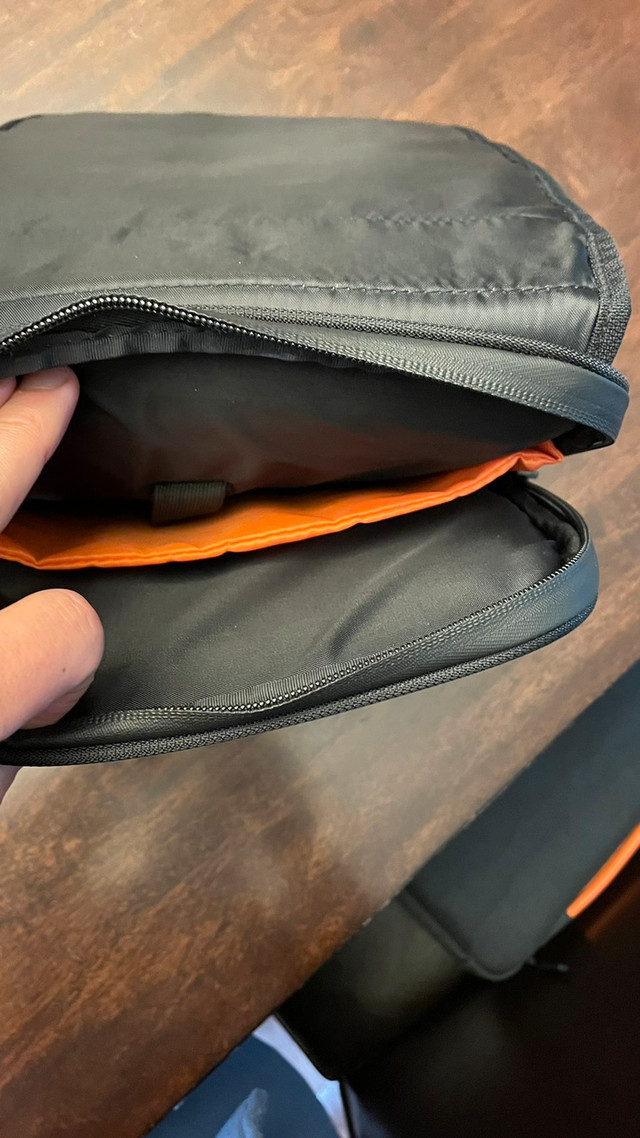 GVE - Brand new high quality tablet bag in Laptop Accessories in Sudbury - Image 3