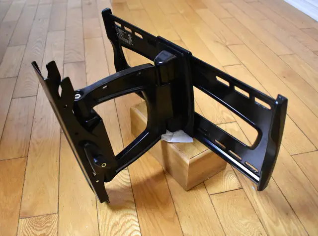 Bras amovible pour TV ou écran ordinateur in TVs in Longueuil / South Shore - Image 4