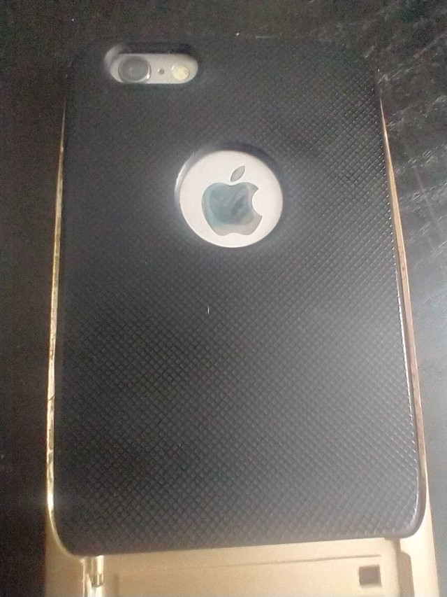 Iphone 6S 32gb, charger comes with new cover in Cell Phones in Owen Sound - Image 3