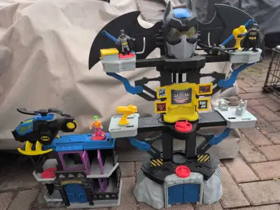 Batman playset, has Batcave tower, Arkham asylum building, helicopter, 2 Batman figures and 1 joker