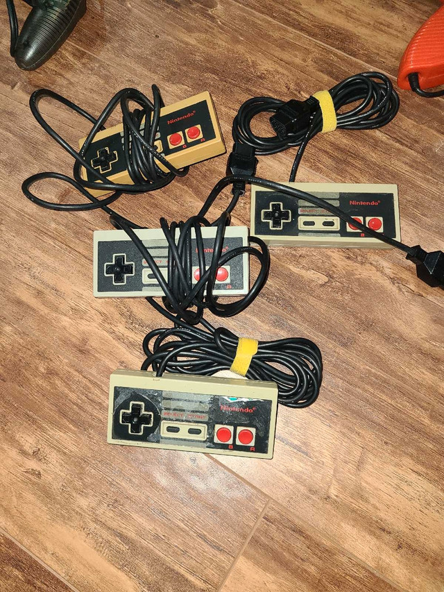 NES Controllers for $25 each. Four left  in Older Generation in Mississauga / Peel Region - Image 2
