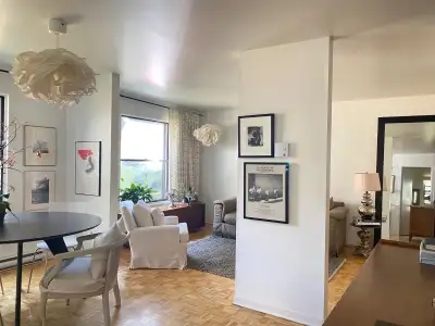 Disponible 1er Juin. Femme seulement. Espace calme et paisible. Chambre privée tout inclus (avec cou...