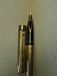 Vintage sheaffer gold fountain pen