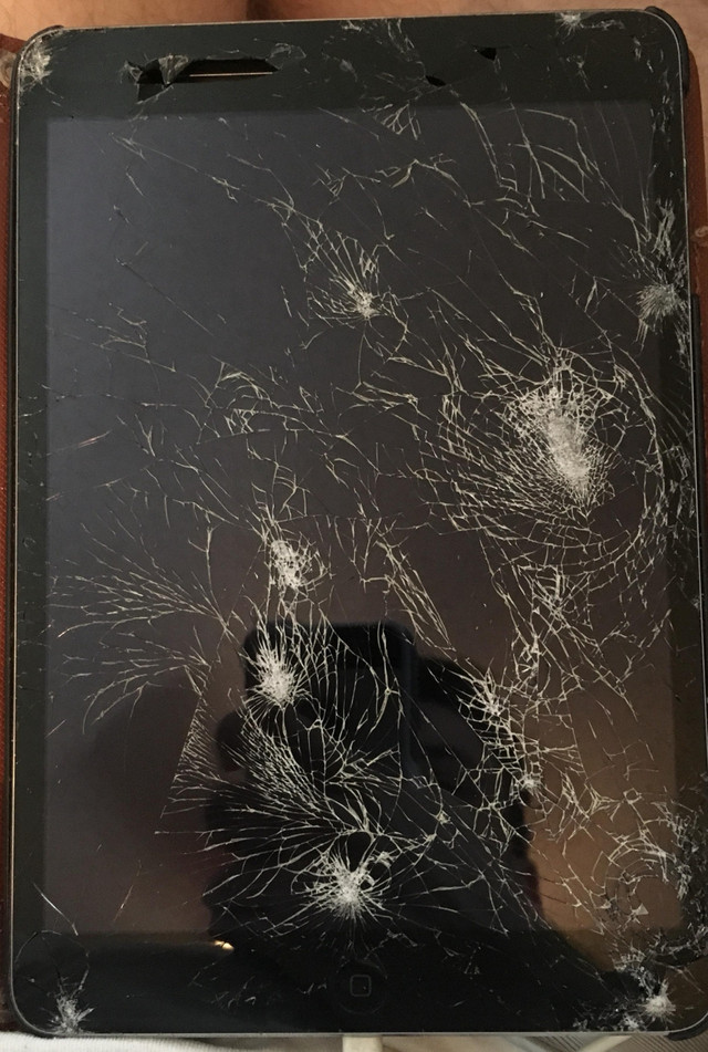 Phone Repair ✅ GLASS ✅ BATTERY ✅ Board ✅ FIX ON THE SPOT dans Téléphones cellulaires  à Laval/Rive Nord