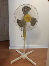Hampton Bay 18 inches pedestal fan