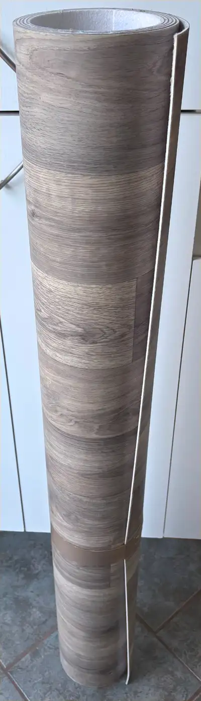 Vinyl flooring / Prélart en rouleau 4 x 8 pieds pieds/feet, View more