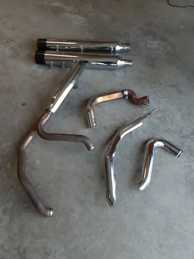 Excellent Condition- HD Screamin' Eagle Exhaust kit in Motorcycle Parts & Accessories in Kitchener / Waterloo - Image 4