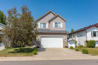 70 Drummond Ave, Red Deer OPEN HOUSE Saturday, July 5 from 2PM to 4PM This well-designed 2-storey in...