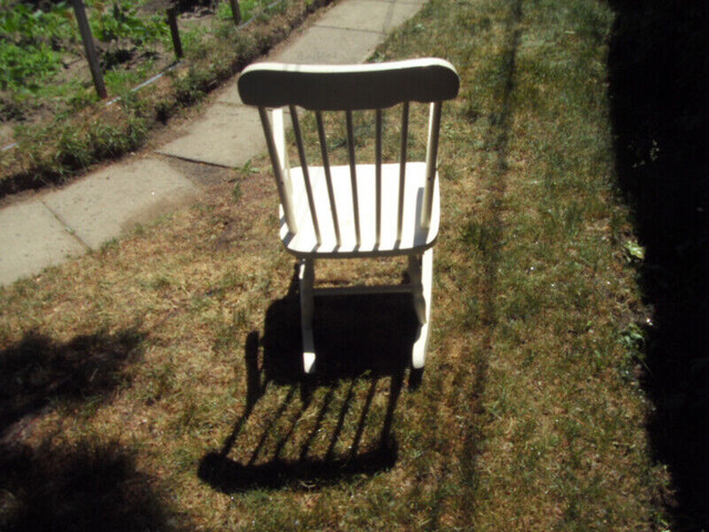 Chaise Berçante Pour Enfant Vintage dans Chaises, Fauteuils inclinables  à Laval/Rive Nord - Image 3