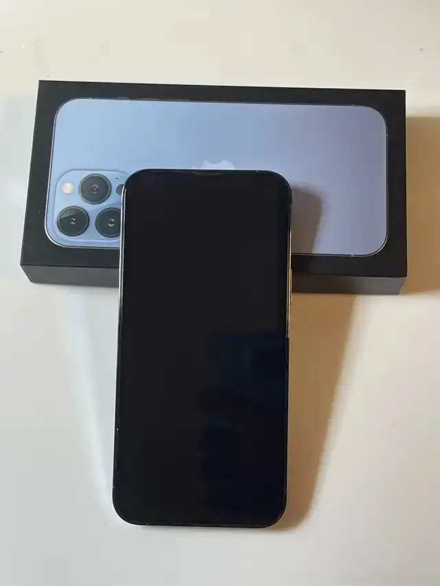 iPhone 13 Pro Max 256GB with Accessories in Cell Phones in Mississauga / Peel Region - Image 4