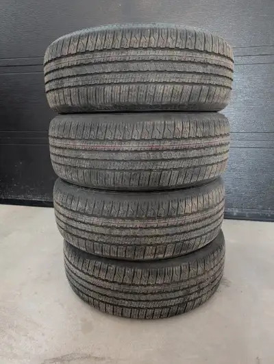 4 pneus 4 saisons flambant neufs 19’’ Dunlop Grandtrek PT21 235/55R19 Ce sont les pneus généralement...