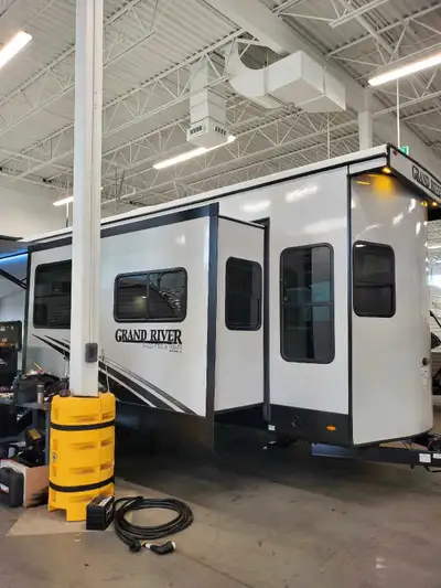 I'm selling a 2021 Grand River Destination Series, a spacious and well-maintained travel trailer, pe...