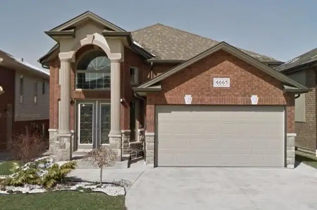 Raised ranch in desirable South Windsor location