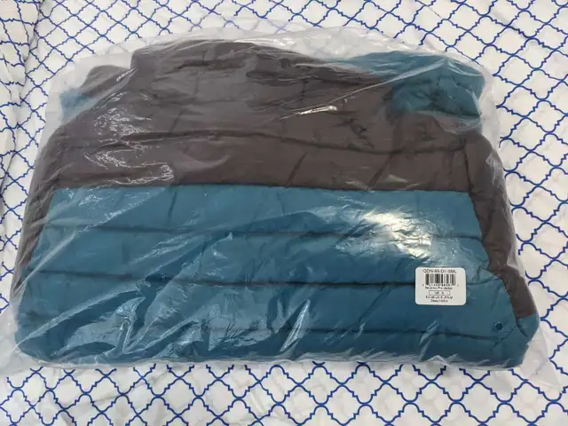 Men's Small Patagonia Down Sweater Hoody in Men's in Markham / York Region - Image 4