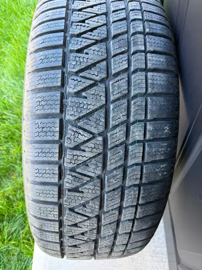 Kumho Wintercraft , 255 / 50R 20 , 11/32 usure .