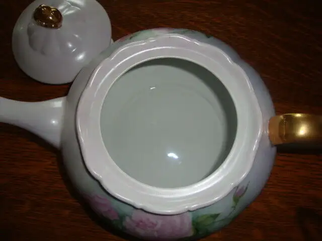 HAAS & CAJZEK HANDMADE TEA POT PORCELAIN in Arts & Collectibles in Norfolk County - Image 5