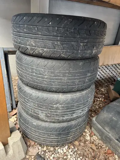 pneus été originaux subaru outback ; 225/60R16 ; encore bon pour 2 saison