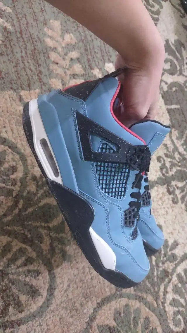 Jordan 4 Travis scott in Men's Shoes in Mississauga / Peel Region - Image 4