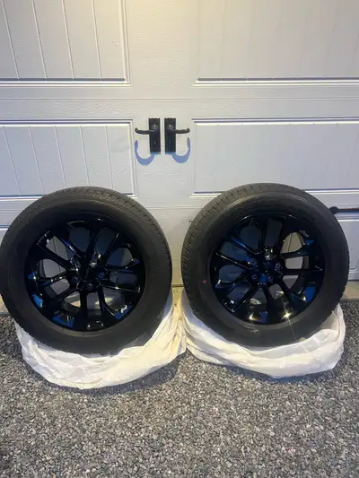 Set of 5 gloss black 22’ rims and tires off of 2023 JL 4 door. Like brand new, 2000 km on them from...