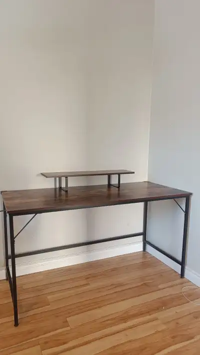 Modern Desk + Ergonomic Gaming Chair – Great Condition, View more