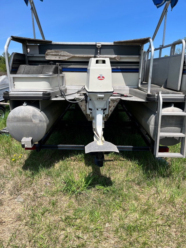 21 ft pontoon with trailer Powerboats & Motorboats Kingston Kijiji