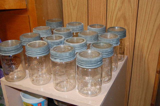 Mason Jars Old ,  Vintage,  Zinc rings,  Glass Lids in Arts & Collectibles in Markham / York Region - Image 2