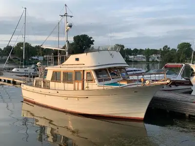 36’ Albin Trawler Yacht. If you have ever dreamed of traveling the intercoastal waterway doing the g...