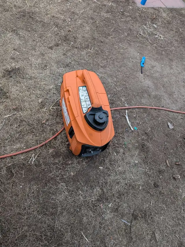 generac IX 2000 inverter generator in Power Tools in Kamloops - Image 3