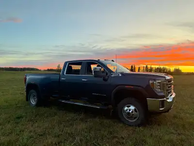 2022 gmc slt drw diesel. 51,000kms, still on factory warranty completely stock and in excellent cond...