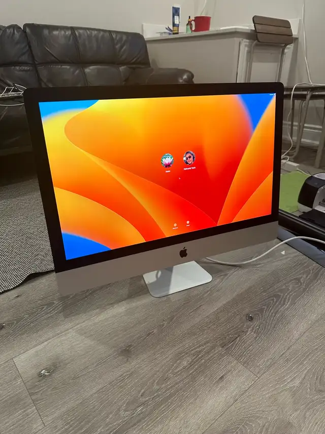 Apple iMac 27” Retina 5K Late 2020 in Desktop Computers in Oakville / Halton Region - Image 2