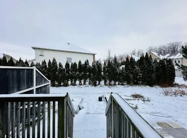 Barrhaven Cresthaven Dr End unit townhome for rent in Long Term Rentals in Ottawa - Image 11