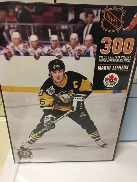 VINTAGE SEALED NHL MARIO LEMIEUX 300 PIECE POSTER PUZZLE in Arts & Collectibles in Mississauga / Peel Region