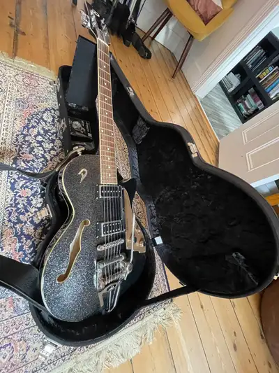 Duesenberg Starplayer III Black Sparkle Top Guitar + Flight Case, View more