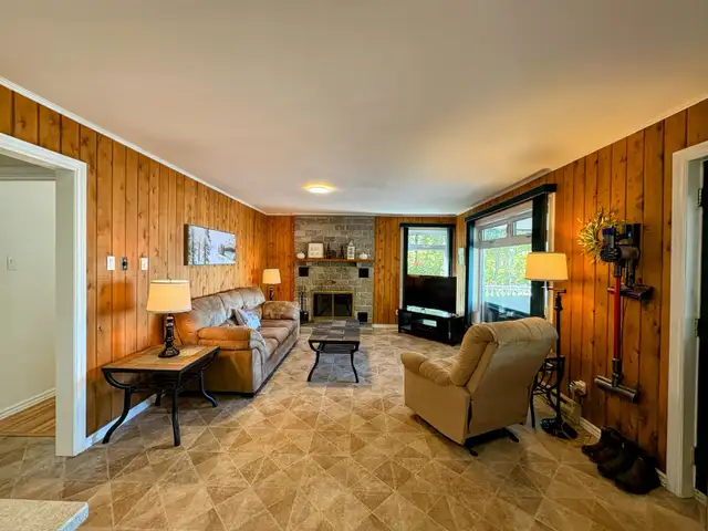 Lakefront Escape Washademoak with hot tub  in New Brunswick in Canada - Image 6