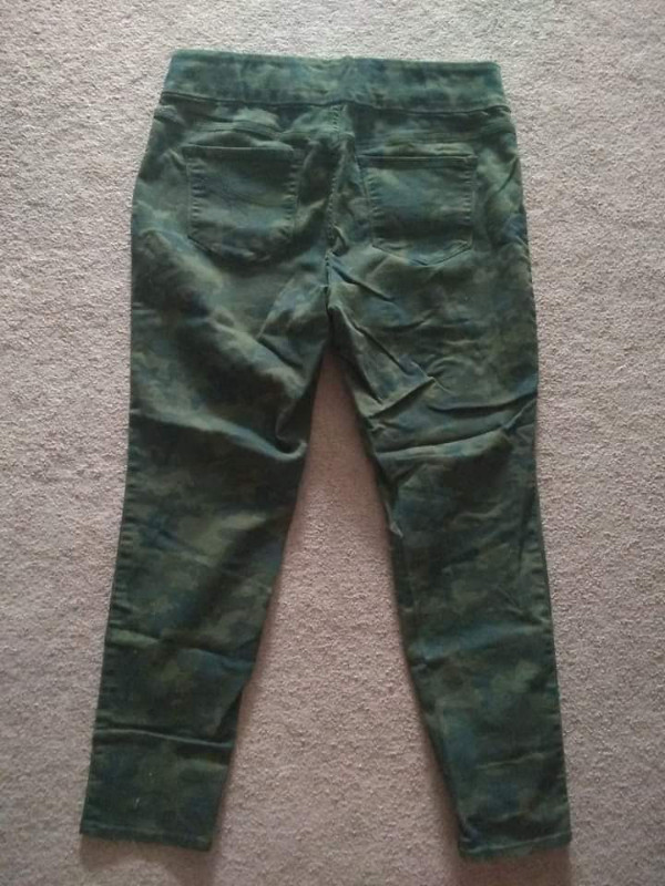 Ladies Jordache camouflage pattern pants in Women's - Bottoms in Edmonton - Image 3