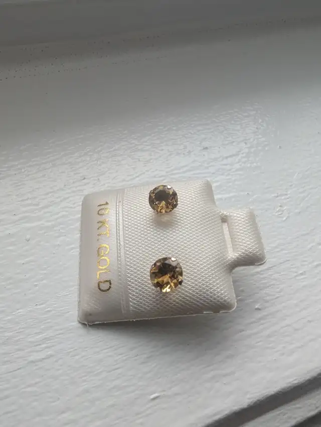 New 10K Yellow Gold Citrine Earrings For Sale in Jewellery & Watches in London - Image 7