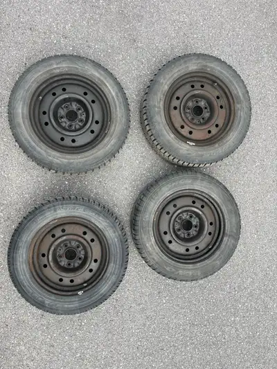 4 winter tire on rims from a 2017 Honda HR-V 215/65R16 , they’re not all the same style. 5 bolt patt...