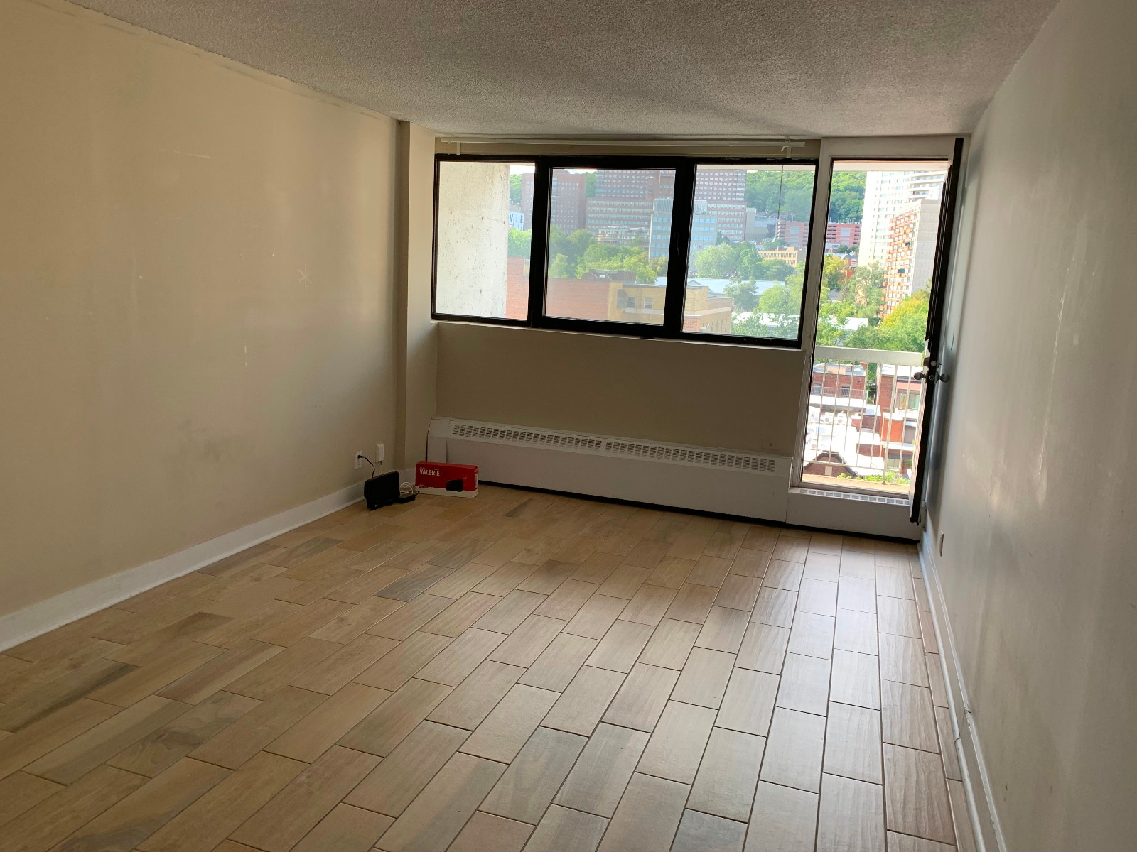 Studio Apartment 1-Minute Walk to Guy Concordia metro station — photo 1